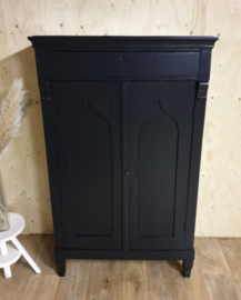 Stoere antieke poortkast / meidenkast Pure Black