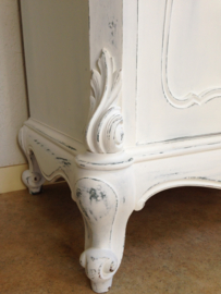 Antieke brocante Biedermeier bonheur vitrinekast met kuif wit