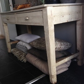 Antieke brocante sidetable met marmeren blad in originele verf