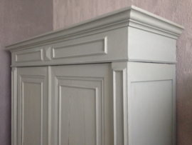 Antieke grote Franse kast "Mineral grey"