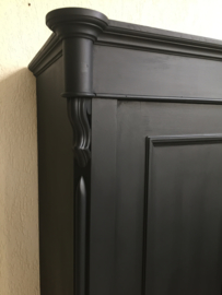 Antieke stoere landelijke Biedermeierkast "pure black" zwart