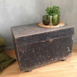 Antieke brocante grote houten opbergkist oud-zwart