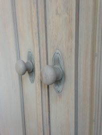 Antieke sobere landelijke meidenkast "taupe wash"