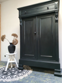 Antieke stoere landelijke meidenkast "pure black" Mia Colore