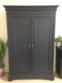 Grote antieke strakke stoere landelijke kast "Pure Black"