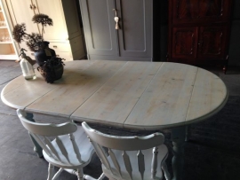 Grote eettafel / tafel met vergrijsde look