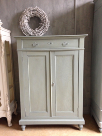 Antieke landelijke meidenkast "mineral grey"