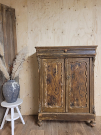 Antieke landelijke sobere brocante eikenhouten kast