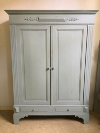 Antieke landelijke grote Franse kast "Mineral grey"