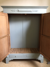 Antieke landelijke grote Franse kast "Mineral grey"