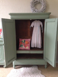 Biedermeier kinderkamer commode / linnenkast "Olive green"