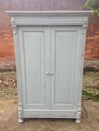 Antieke brocante sleetse kast "mineral grey" krijtverf