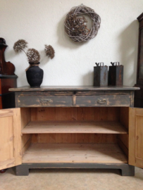 Antieke landelijke stoere sobere commode / dressoir "Tundra valley"