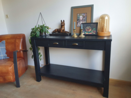 Stoere zwarte sidetable "Pure Black"