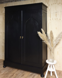 Grote antieke strakke mahonie  poortkast Pure Black