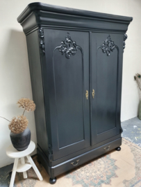 Antieke landelijke brocante kast "Pure Black"