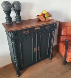 Antieke commode / dienstmeidenkastje "Nearly Black"