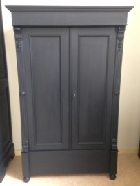 Antieke landelijke kast "Pure Black" Mia Colore
