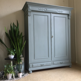 Antieke landelijke grote Franse kast "Mineral grey"