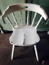 Witte brocante stoelen