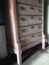 Antieke Chiffoniere / hoge Ladenkast