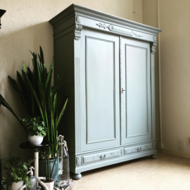 Antieke landelijke grote Franse kast "Mineral grey"