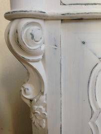 Antieke brocante Biedermeier bonheur vitrinekast met kuif wit