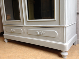 Antieke Franse spiegelkast / hangkast met facetgeslepen spiegels "Mineral grey"