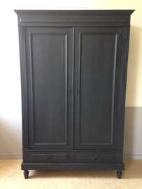 Antieke strakke stoere landelijke kast "Pure Black"