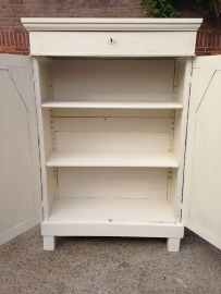 Antieke brocante poortkast / meidenkast "antique white"