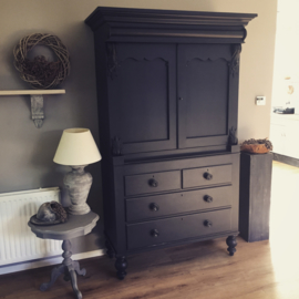 Antiek Engels Kabinet "Black Beauty" zwart