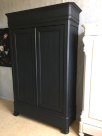 Grote antieke strakke stoere landelijke kast "Pure Black" Louis Philippe