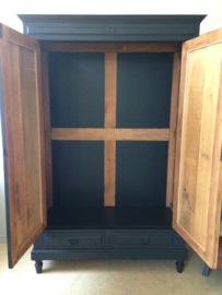 Antieke strakke stoere landelijke kast "Pure Black"
