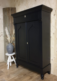 Stoere antieke poortkast / meidenkast Pure Black