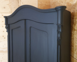 Zwarte Biedermeier hoekkast "Pure Black"