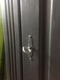 Stoere sobere landelijke eendeurskast "In the dark"