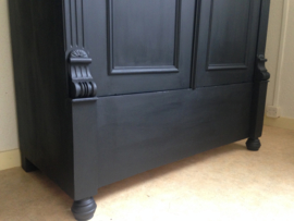 Antieke landelijke kast "Pure Black" Mia Colore