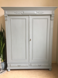 Antieke landelijke grote Franse kast "Mineral grey"
