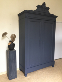 Antieke landelijke grote Franse kuifkast "denim blauw"
