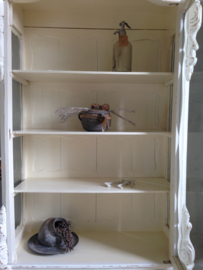 Antieke brocante Biedermeier vitrinekast met kuif wit