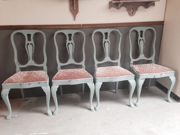 familie bijvoeglijk naamwoord katoen 4 Brocante Queen Anne stoelen | Verkocht | Woonwinkel Van Toen voor  antieke, landelijke en brocante meubels