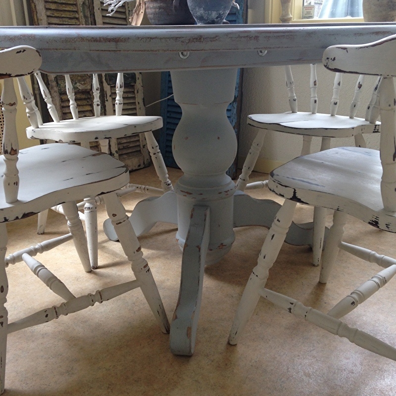 verstoring Vriendin Toestemming Brocante eettafelset met 4 brocante stoelen | Verkocht | Woonwinkel Van  Toen voor antieke, landelijke en brocante meubels