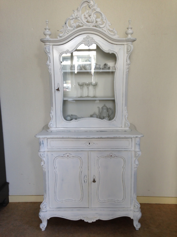 Antieke Biedermeier bonheur vitrinekast met kuif wit | Verkocht | Woonwinkel Van Toen voor antieke, landelijke en brocante meubels