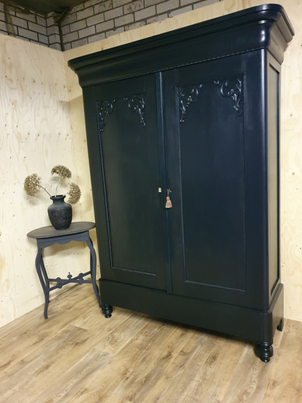 Grote antieke mahonie Biedermeier linnenkast / Pure Black | Verkocht | Van Toen voor antieke, landelijke en meubels