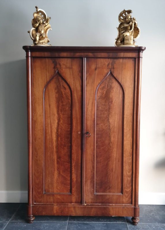 Antieke mahonie poortkast/ meidenkast | Verkocht | Woonwinkel Van Toen voor landelijke en brocante meubels