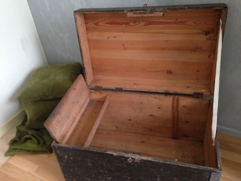 Fauteuil werkgelegenheid moord Antieke brocante grote houten opbergkist oud-zwart | Verkocht | Woonwinkel  Van Toen voor antieke, landelijke en brocante meubels