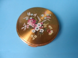 Poederdoos met veldboeket