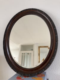 Antieke ovale geslepen spiegel met houtenlijst