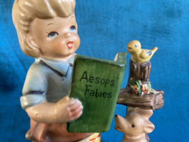 Beeldje porselein Aesops Fables Meisje met boek