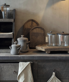 Grijs houten potje met deksel en lepel